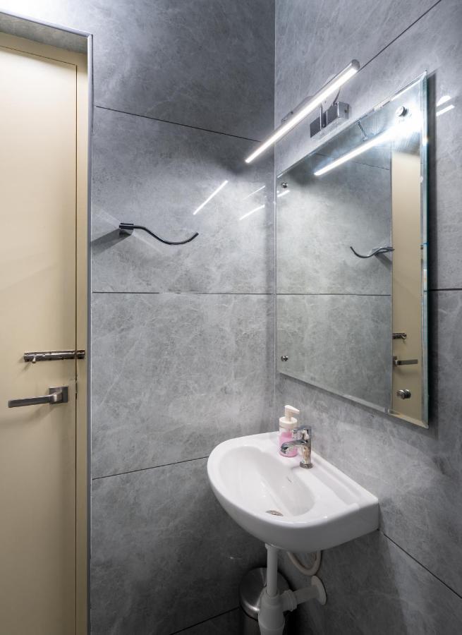 The Silver Chimes Suites Bangalore Esterno foto