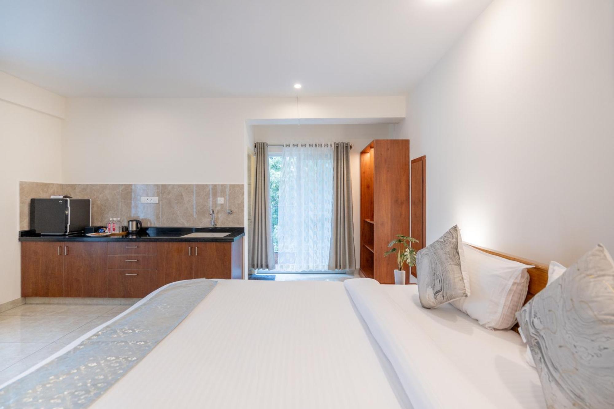 The Silver Chimes Suites Bangalore Esterno foto